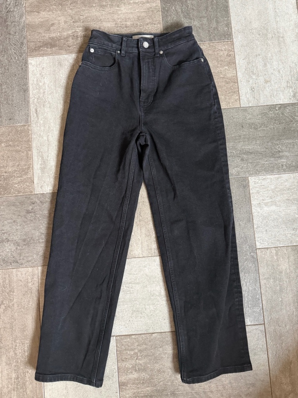 Everlane Curvy Way-High Jeans in Black - Picture 2 of 7